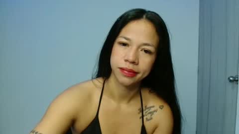 Snapshot of lauracb_ chatting on January 6, 8:40 am lauracb online show from January 6, 8:40 am