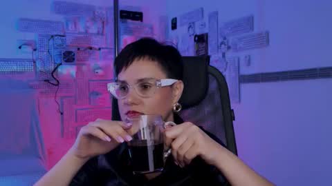 lauradavidsons online show from November 9, 5:00 pm