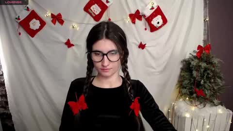 Laura online show from December 13, 3:21 pm