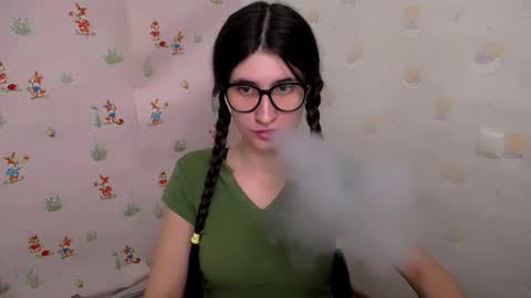 Laura online show from December 4, 1:42 pm