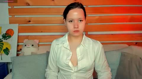 Snapshot of lauraellinss chatting on October 10, 8:13 am Laura online show from October 10, 8:13 am