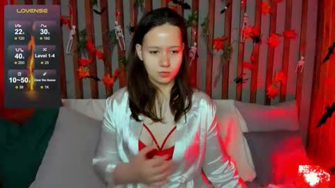 Snapshot of lauraellinss chatting on November 1, 8:16 am Laura online show from November 1, 8:16 am