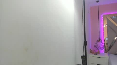 Snapshot of lauraklark chatting on February 7, 6:11 pm laura online show from February 7, 6:11 pm