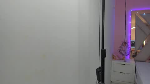 Snapshot of lauraklark chatting on February 17, 8:37 pm laura online show from February 17, 8:37 pm