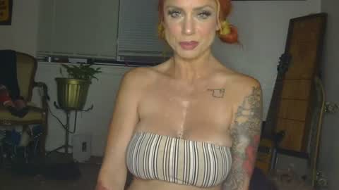 Snapshot of lauralye1983 chatting on July 5, 5:25 am Lilian Banks online show from July 5, 5:25 am