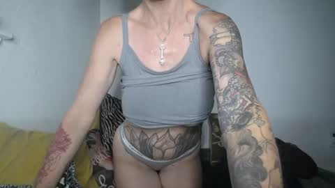 Snapshot of lauralye1983 chatting on August 3, 9:37 am Lilian Banks online show from August 3, 9:37 am