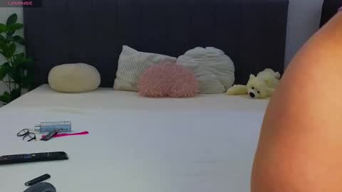 LauraMirage online show from November 27, 9:00 am