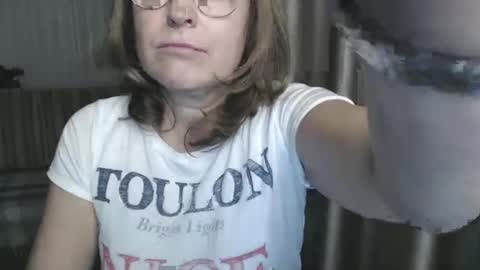 Lauraoven1 online show from December 27, 11:28 am