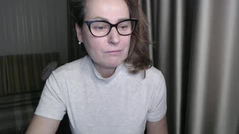 Lauraoven1 online show from January 18, 3:05 pm