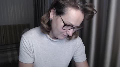 Lauraoven1 online show from January 18, 6:32 pm