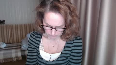 Lauraoven1 online show from February 12, 7:13 am