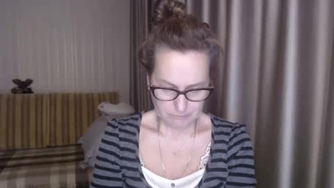 Lauraoven1 online show from February 17, 6:04 pm