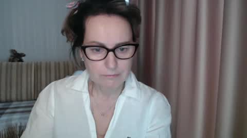 Lauraoven1 online show from February 25, 1:39 pm