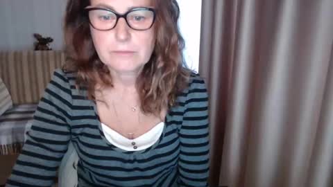 Lauraoven1 online show from October 25, 9:06 am