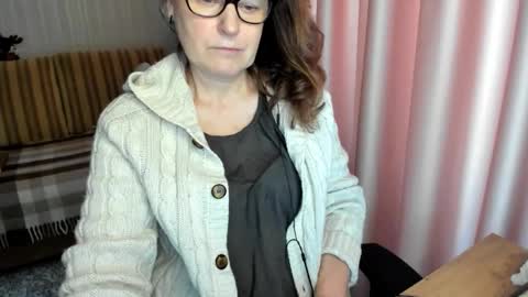 Lauraoven1 online show from February 5, 10:31 am