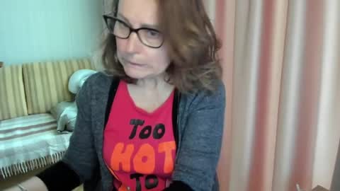 Snapshot of lauraoven1 chatting on May 15, 8:10 am Lauraoven1 online show from May 15, 8:10 am