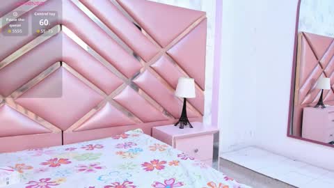 lauraroot online show from February 6, 11:46 am