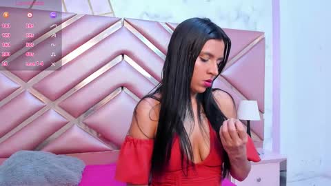 lauraroot online show from February 13, 11:39 am