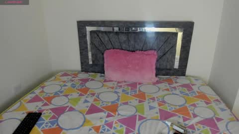 laurasofia01 online show from April 5, 3:09 pm