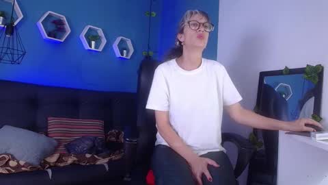 Laura Sofia online show from March 1, 11:12 am