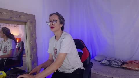 Laura Sofia online show from April 11, 5:56 am