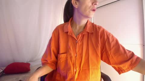 Laura Sofia online show from June 3, 7:44 am