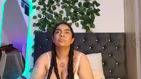 laura online show from June 20, 11:18 pm