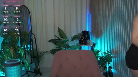 Snapshot of laurawifeness chatting on September 20, 5:08 am Laura online show from September 20, 5:08 am