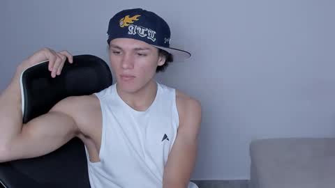 Laureent online show from December 3, 8:40 pm