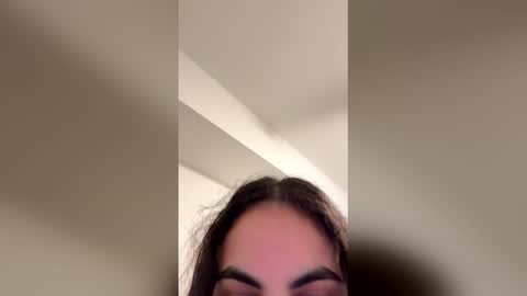 Snapshot of laurenivy chatting on April 1, 4:24 am laurenivy online show from April 1, 4:24 am