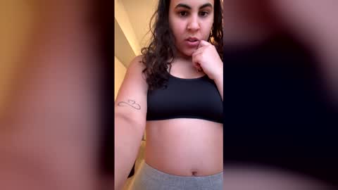 Snapshot of laurenivy chatting on April 1, 11:46 pm laurenivy online show from April 1, 11:46 pm