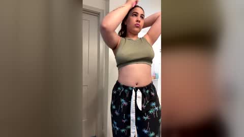 Snapshot of laurenivy chatting on April 2, 7:33 pm laurenivy online show from April 2, 7:33 pm