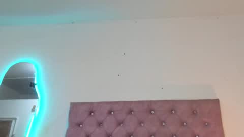 laurenlaine online show from April 5, 1:52 pm