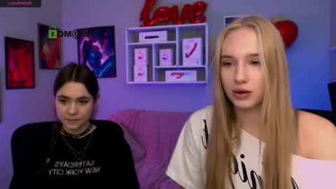 Snapshot of laurenmurrr chatting on February 15, 10:14 am Laure online show from February 15, 10:14 am