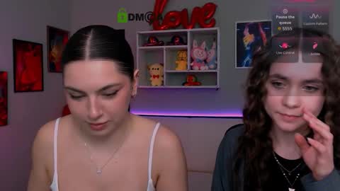 Snapshot of laurenmurrr chatting on February 27, 11:10 am Laure online show from February 27, 11:10 am