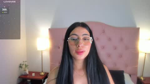 laurenn_smitth online show from December 17, 2:00 pm