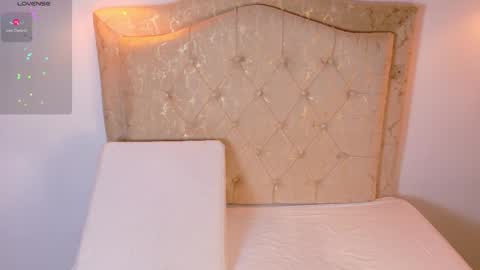 laurenn_smitth online show from April 6, 12:50 pm