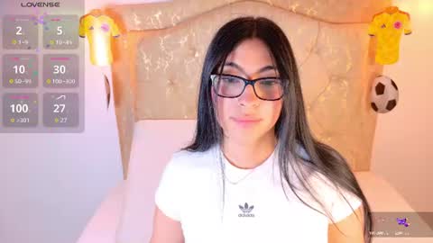 Snapshot of laurenn_smitth chatting on June 18, 12:42 pm laurenn_smitth online show from June 18, 12:42 pm