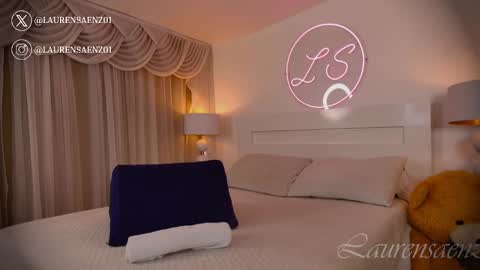 Lauren Saenz online show from January 27, 12:05 pm