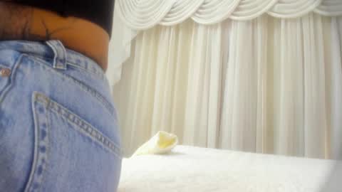 Lauren Saenz online show from September 13, 12:05 pm