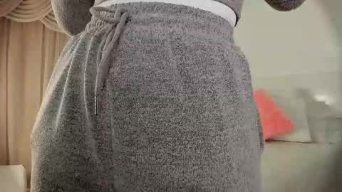 Lauren Saenz online show from September 17, 12:18 pm