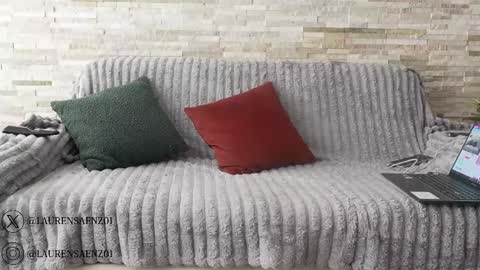 Lauren Saenz online show from November 5, 12:05 pm