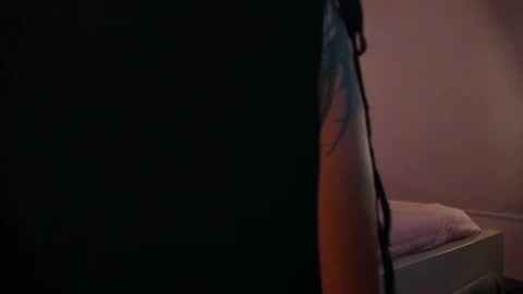 Lauren Saenz online show from March 3, 12:00 pm