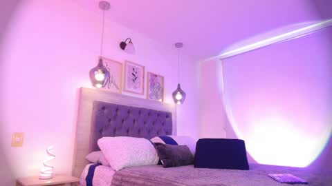 Lauren Saenz online show from May 25, 12:11 pm