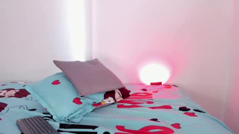 laurensmith9 online show from February 19, 6:32 pm