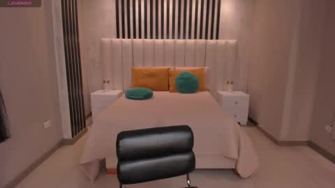 Lau  online show from October 4, 3:26 am