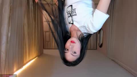 Lau  online show from October 5, 11:46 pm