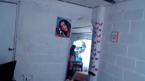 Snapshot of laurenvera_ chatting on February 14, 6:08 pm marcela online show from February 14, 6:08 pm