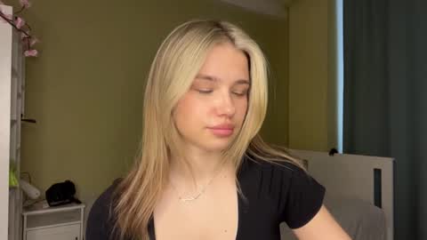 Bella online show from April 8, 11:21 am