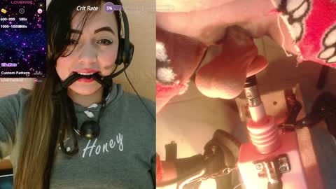 lauriss_ online show from December 18, 9:25 am